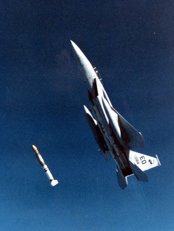 ķǼչԶͼΪF-15ASM-135ǵ