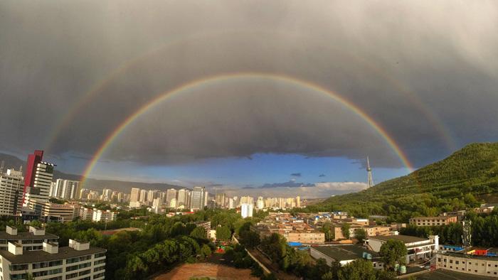 古城西宁雨后双彩虹美景如梦如幻