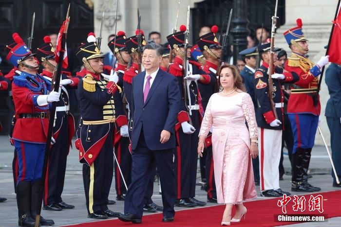 习近平同秘鲁总统博鲁阿尔特举行会谈