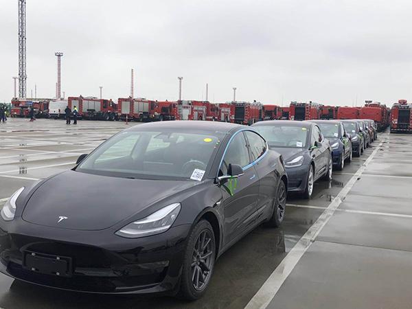 首批千辆特斯拉Model3抵达上海