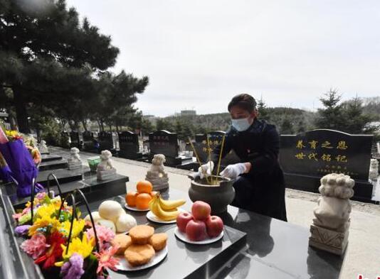 清明时节“代客祭扫”现长春