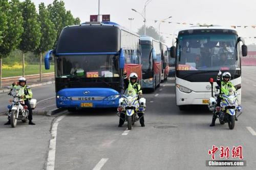 端午假期与高考第二天全国道路交通平稳有序