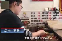 环卫工人吃面只收两元