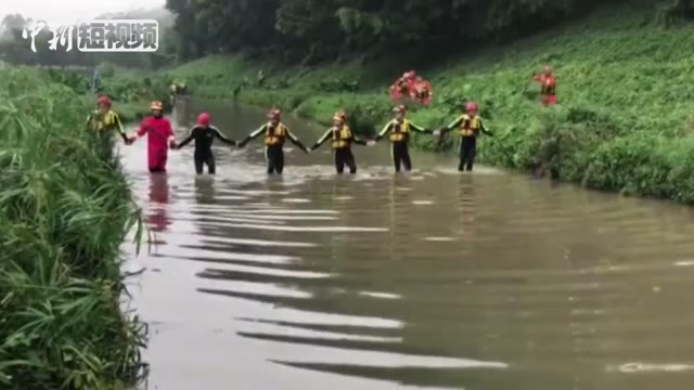 深圳暴雨引发洪水：搜救正在进行